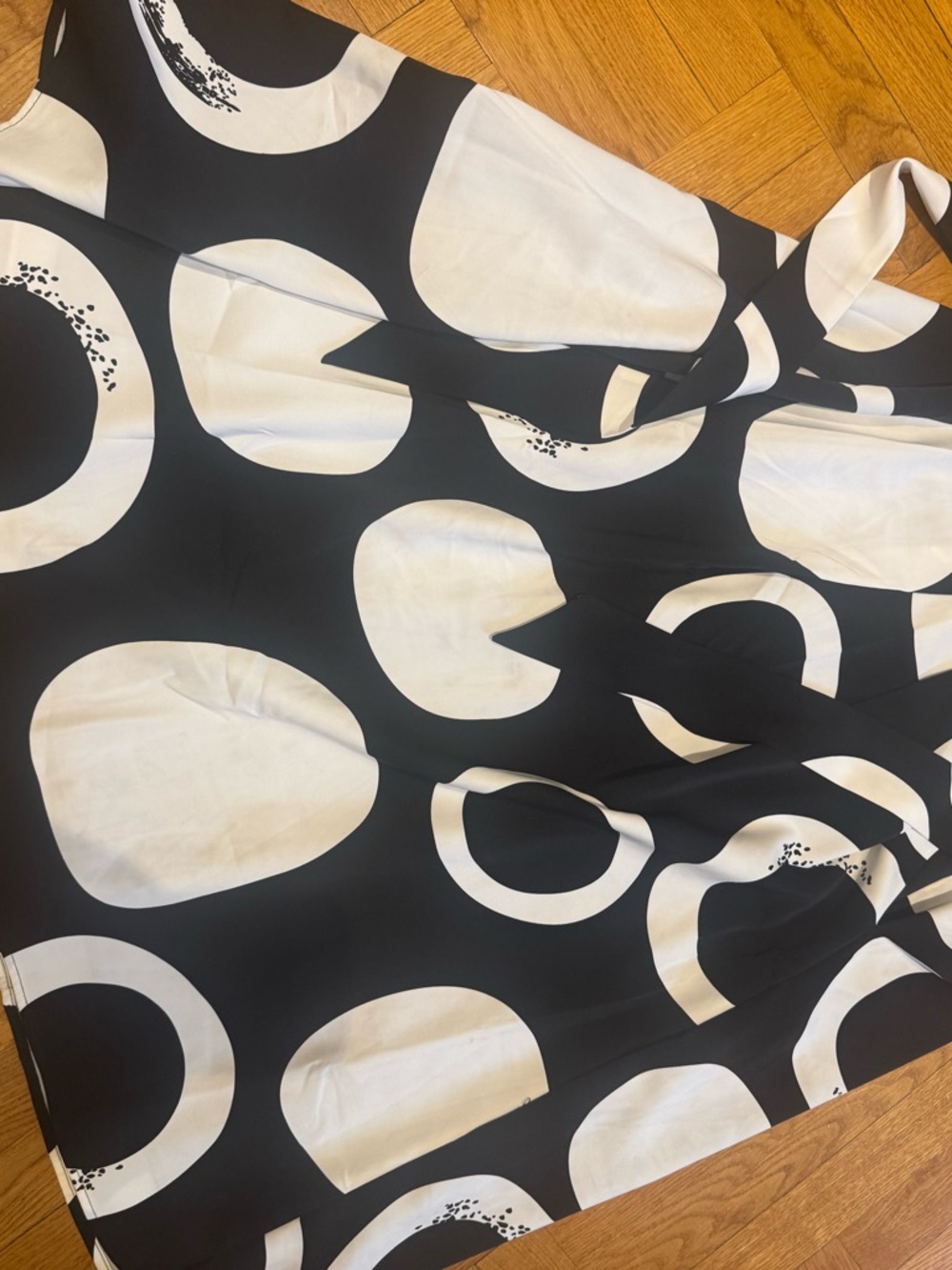 Garcia Monochrome Abstract Wrap Skirt with Tie Waist Sz L - Picture 7 of 13